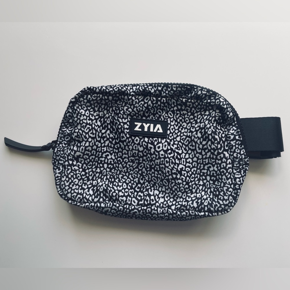 Zyia Crossbody Bag